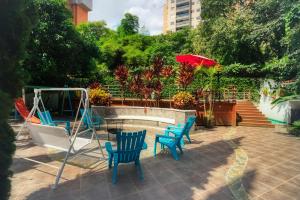Vrt pred nastanitvijo Nice Mansion AC 6BR Pool,Básquet,Playground,Games
