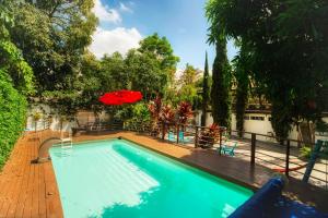 Bazen v nastanitvi oz. blizu nastanitve Nice Mansion AC 6BR Pool,Básquet,Playground,Games