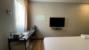 TV a/nebo společenská místnost v ubytování The Leverage Business Hotel - Rawang