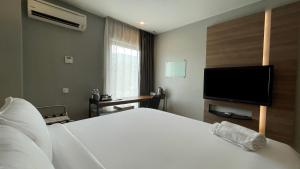 TV a/nebo společenská místnost v ubytování The Leverage Business Hotel - Rawang
