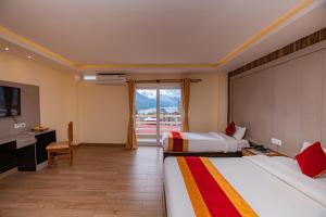 En eller flere senger på et rom på Hotel Murano + 37 bilder