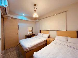 a small room with two beds and a tv at المونت جلاله - ll Monte Galala Ain Sokhna in Ain Sokhna +48 photos