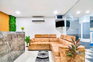 FabExpress Grand Aarvi Prime - Nr GSM Mall, Madeenaguda的休息区