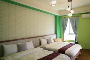 Uma cama ou camas num quarto em 輕旅小站 Soft Travel Hostel