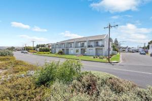 Gallery image of 6-35 Esplanade - Beachfront - No Linen Included in Victor Harbor