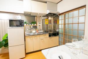 Una cocina o cocineta en 広尾駅徒歩2分 渋谷 六本木 表参道エリア 8宿泊可能 一棟貸切
