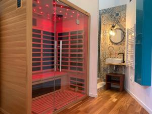a shower with a glass door in a bathroom at Les Fabuleux appartements du Coeur de ville - Place Victor Hugo in Besançon