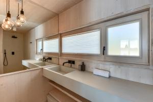 Gallery image of Luxury beachfront eco villa 77 with sauna in Drage +12 photos