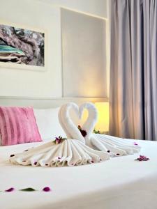 Postel nebo postele na pokoji v ubytování ON Hotel Phuket - SHA