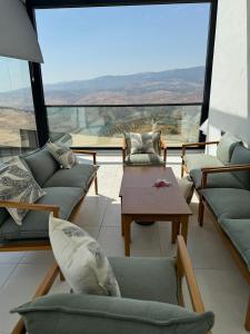 Fotografie z fotogalerie ubytování شاليه بيت التل HILLHOUSE Chalet v destinaci Al Maşţabah
