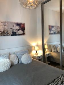 Ένα ή περισσότερα κρεβάτια σε δωμάτιο στο V71A Kauno Centre