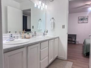 Phòng tắm tại Cozy Stay Retreat +33 ảnh