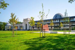 Vonkajšia záhrada v ubytovaní Le Rayonnant du Placieux avec parking privé