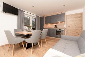 Kuchyňa alebo kuchynka v ubytovaní Bergnest Oetztal Appartements Wenderkogel