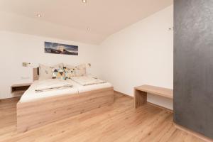 Posteľ alebo postele v izbe v ubytovaní Bergnest Oetztal Appartements Wenderkogel