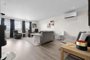 O zonă de relaxare la Lovely 4 bedroom house with the view of aurora