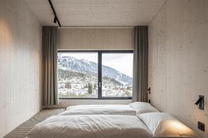 Postel nebo postele na pokoji v ubytování Me and All Hotel Flims, by Hyatt + 37 fotografií