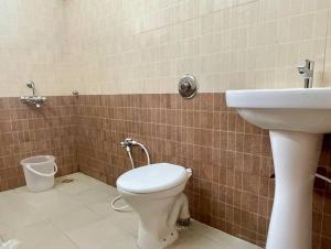 Phòng tắm tại Ocean Breeze Studio Flat 5 min Colva Beach