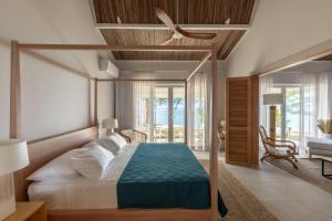 Кровать или кровати в номере Cotton Bay Resort & Spa