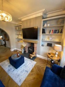a living room with a fireplace and a tv at Harbour Heights Whitby in Whitby