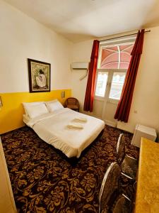 Postel nebo postele na pokoji v ubytování Zion Hotel