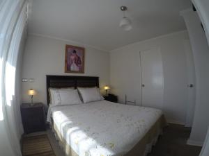 A bed or beds in a room at Santiago World Apartments