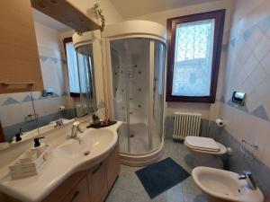 a bathroom with a shower and a sink and a toilet at Gelsy House in Montecchio Maggiore +14 photos