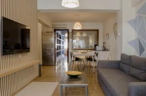 Μια τηλεόραση ή/και κέντρο ψυχαγωγίας στο Thess1home Premium