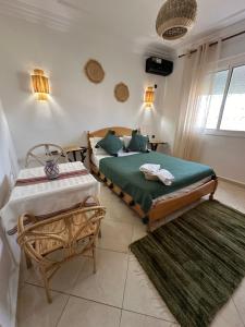 Postel nebo postele na pokoji v ubytování Hotel Meftah Chaouen