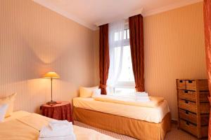 a hotel room with two beds and a window at Strandhotel Sylt Westerland in Westerland