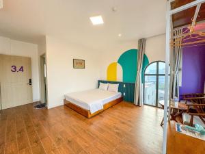 Ένα ή περισσότερα κρεβάτια σε δωμάτιο στο Nang Hotel Dao Phu Quy