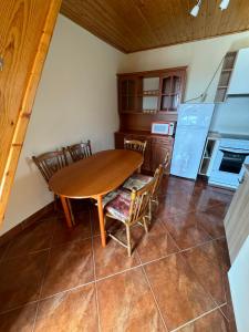 Kuchyňa alebo kuchynka v ubytovaní Marcali Hát Apartman
