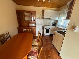 Kuchyňa alebo kuchynka v ubytovaní Marcali Hát Apartman + 5 fotografií