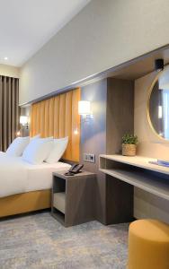 Postel nebo postele na pokoji v ubytování Griffin Hotel