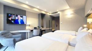 TV a/nebo společenská místnost v ubytování Griffin Hotel