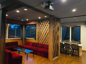 Posezení v ubytování Ember Lodge - Hakuba