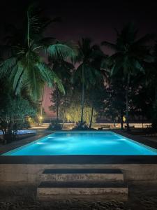 Piscina a Bahati Sunset Bungalows Michamvi o a prop