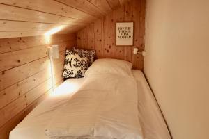 Postel nebo postele na pokoji v ubytování Ferienhaus Flying Roots Wackersberg