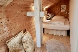 Postel nebo postele na pokoji v ubytování Ferienhaus Flying Roots Wackersberg