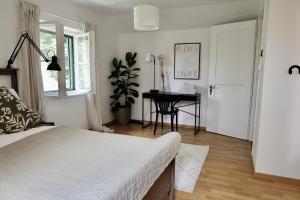 Postel nebo postele na pokoji v ubytování Ferienhaus Flying Roots Wackersberg