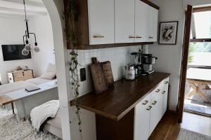 Kuchyň nebo kuchyňský kout v ubytování Ferienhaus Flying Roots Wackersberg