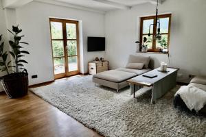 TV a/nebo společenská místnost v ubytování Ferienhaus Flying Roots Wackersberg