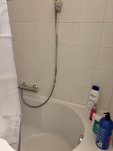 Ένα μπάνιο στο L&L Residence +16 φωτογραφίες