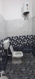 Hotel Siyaram Palace的一间浴室