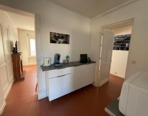 Kuchyň nebo kuchyňský kout v ubytování Appart'hôtel et chambres Lens
