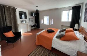 Postel nebo postele na pokoji v ubytování Appart'hôtel et chambres Lens