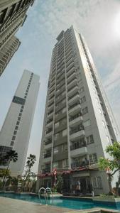 Bazén v ubytování Trivana Pool View 3BR Senayan nebo v jeho okolí