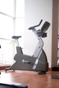 Fitness centrum a/nebo fitness zařízení v ubytování Trivana Pool View 3BR Senayan + 37 fotografií