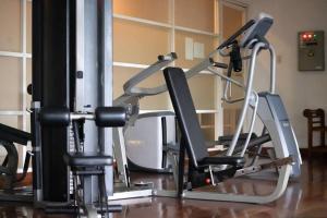 Fitness centrum a/nebo fitness zařízení v ubytování Trivana Pool View 3BR Senayan