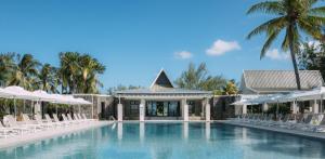 Бассейн в Cotton Bay Resort & Spa или поблизости
